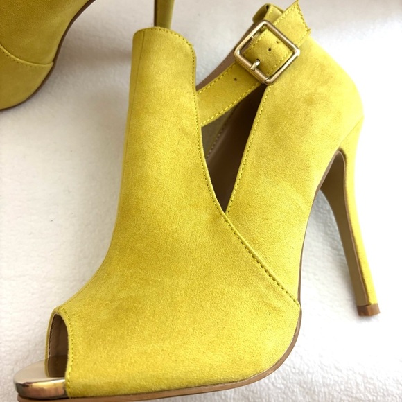 Primadonna Yellow Cutout W/ Gold Accent Stiletto Heel Open Toe Booties (7.5) - Picture 5 of 13
